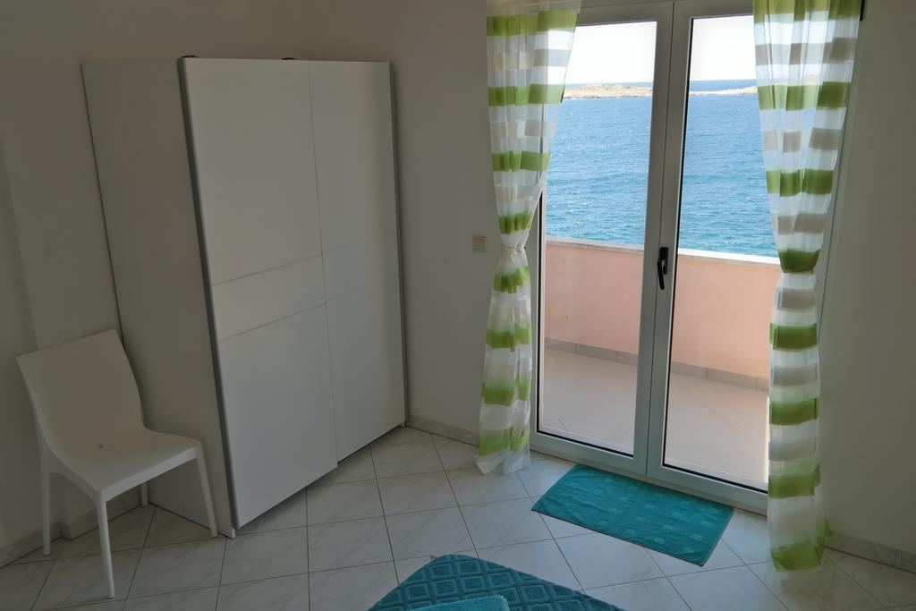 Direkt Am Meer-Apartments Puntaplanka Rogoznica  Exterior photo
