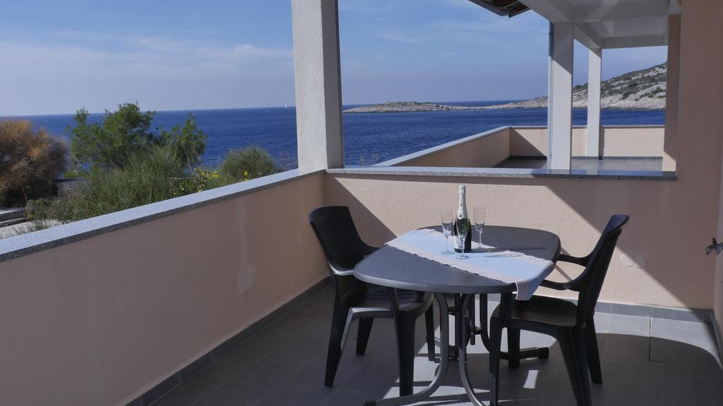 Direkt Am Meer-Apartments Puntaplanka Rogoznica  Exterior photo