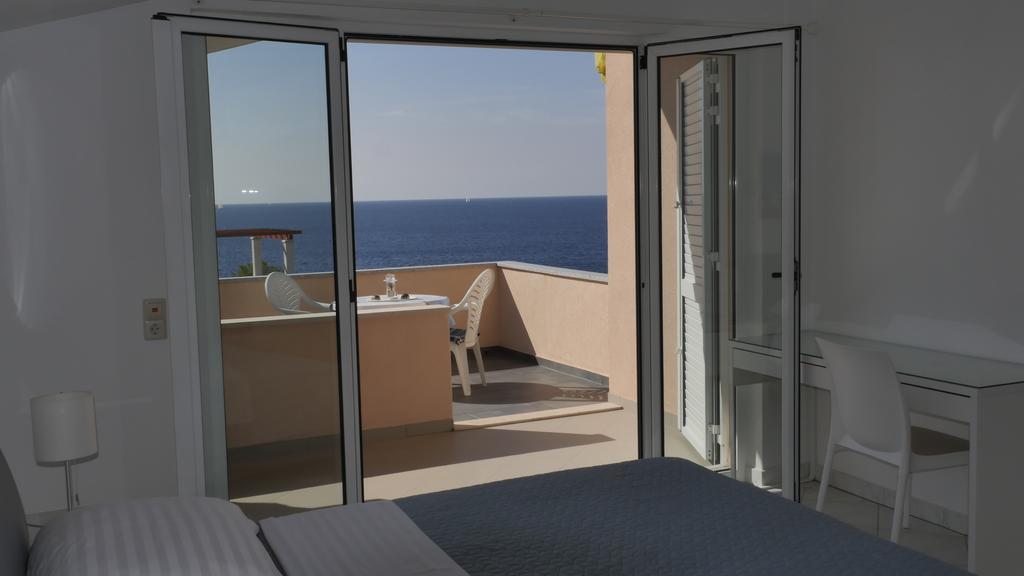 Direkt Am Meer-Apartments Puntaplanka Rogoznica  Exterior photo