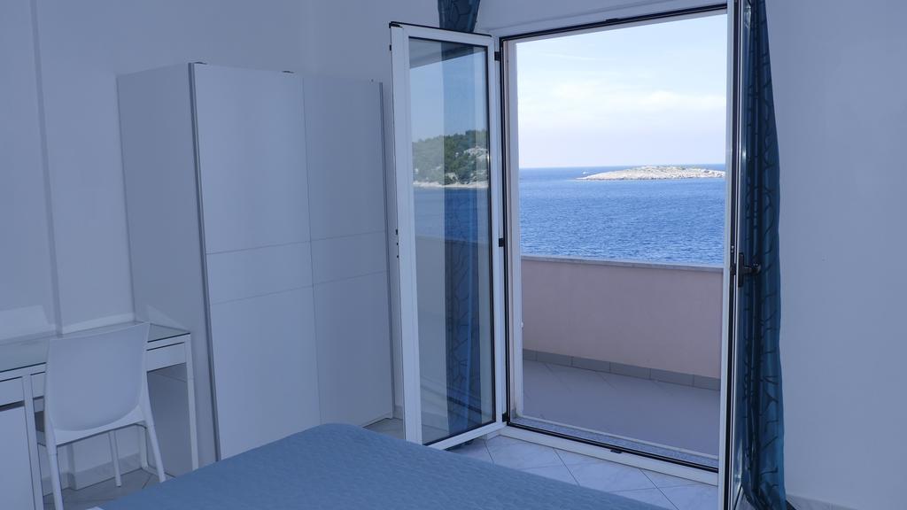 Direkt Am Meer-Apartments Puntaplanka Rogoznica  Exterior photo